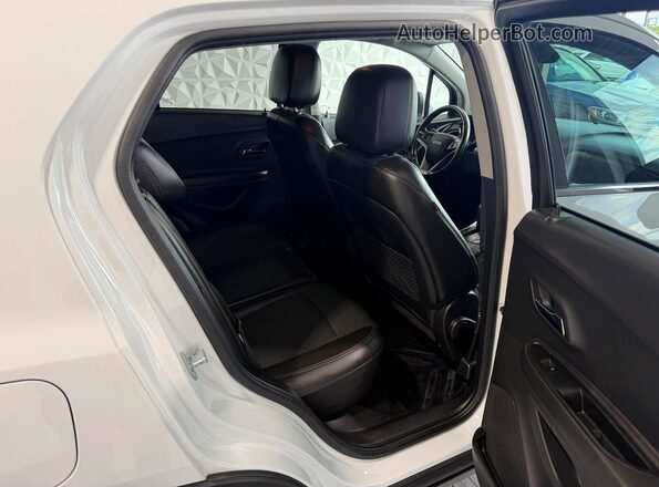 KL7CJPSBXKB835335 2019 CHEVROLET TRAX White წინა სალონის ხედი