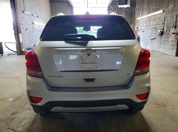 KL7CJPSBXLB002541 2020 CHEVROLET TRAX Silver Widok z tyłu