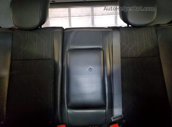 KL7CJPSBXLB002541 2020 CHEVROLET TRAX Silver Widok tylnych siedzeń