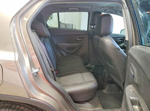 KL7CJPSM0NB510621 2022 CHEVROLET TRAX Brown Rear interior view