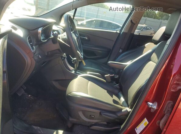KL7CJPSM1MB372795 2021 CHEVROLET TRAX Red Widok wnętrza z przodu