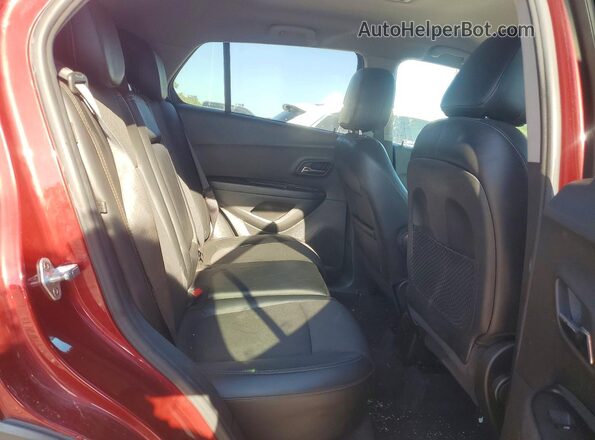 KL7CJPSM1MB372795 2021 CHEVROLET TRAX Red Widok wnętrza z tyłu