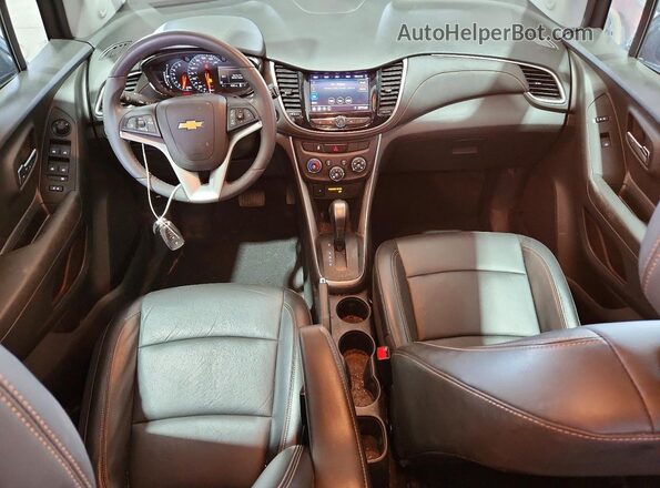 KL7CJPSM1NB505041 2022 CHEVROLET TRAX Burgundy Առջևի վահանակի տեսք