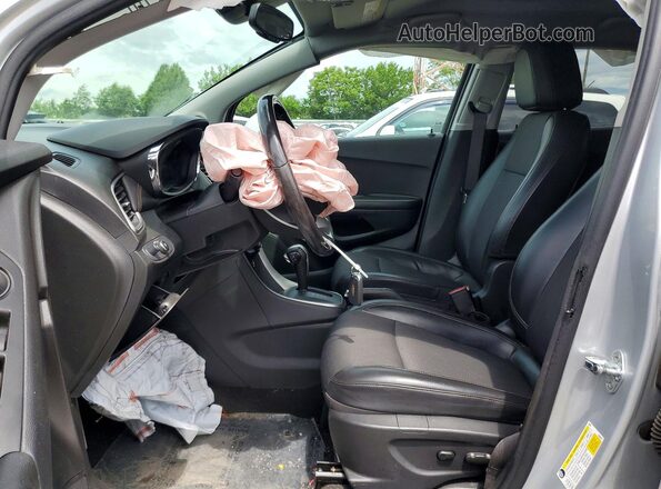 KL7CJPSM1NB512474 2022 CHEVROLET TRAX Silver Vista interior delantera