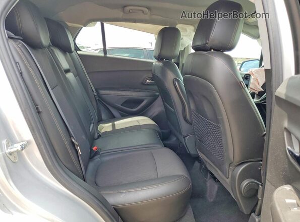 KL7CJPSM1NB512474 2022 CHEVROLET TRAX Silver Vista de los asientos traseros