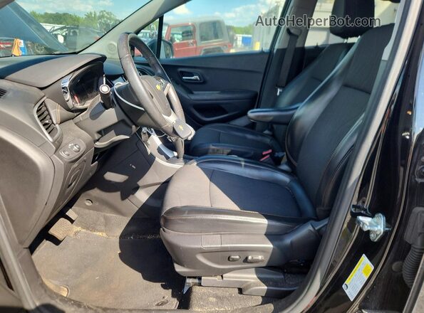 KL7CJPSM2NB540381 2022 CHEVROLET TRAX Black Vista del compartimento del motor
