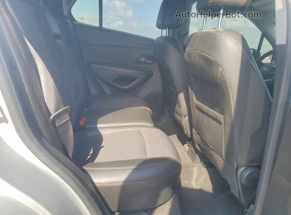 KL7CJPSM2NB547329 2022 CHEVROLET TRAX Gray Rear interior view