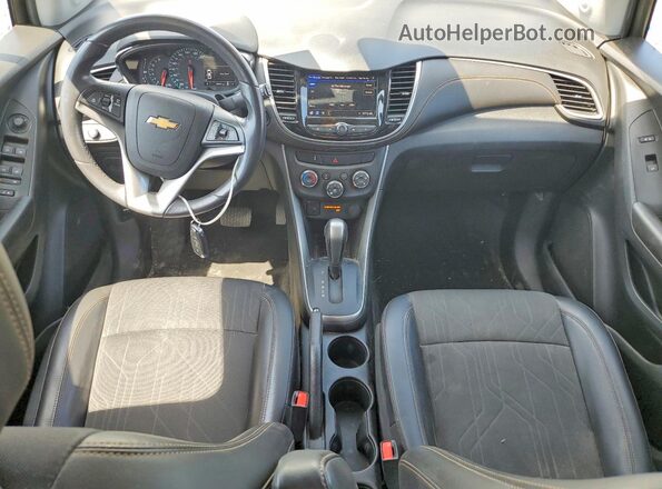 KL7CJPSM2NB565765 2022 CHEVROLET TRAX Silver Dashboard view