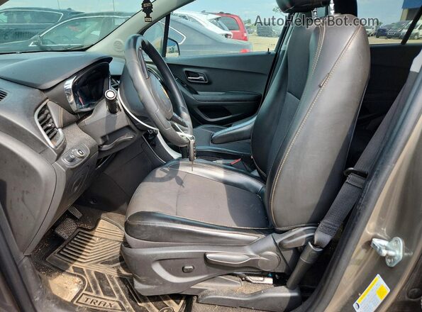 KL7CJPSM4MB374816 2021 CHEVROLET TRAX Tan Սալոնի դիմացի տեսք
