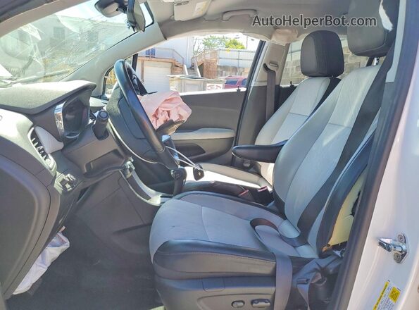 KL7CJPSM4NB533271 2022 CHEVROLET TRAX White Vista interior delantera