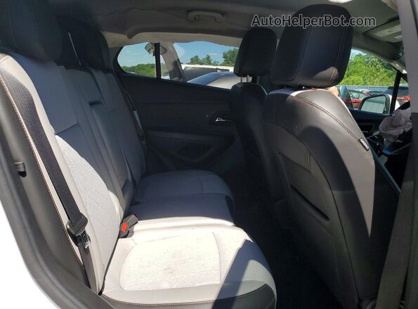 KL7CJPSM4NB533271 2022 CHEVROLET TRAX White Vista interior trasera