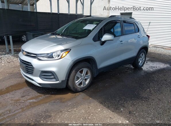 KL7CJPSM4NB560941 2022 CHEVROLET TRAX Silver Vista tres cuartos delantera izquierda