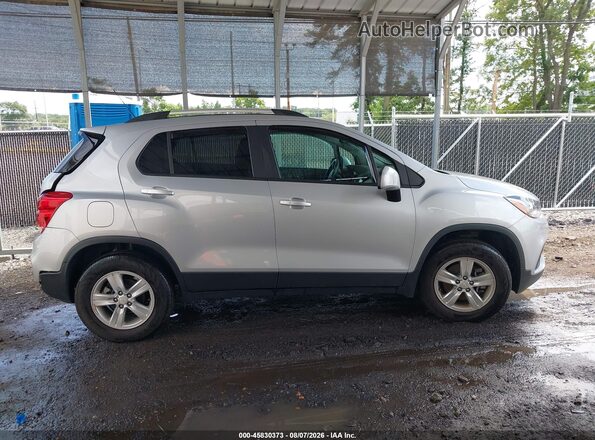KL7CJPSM4NB560941 2022 CHEVROLET TRAX Silver Vista interior trasera