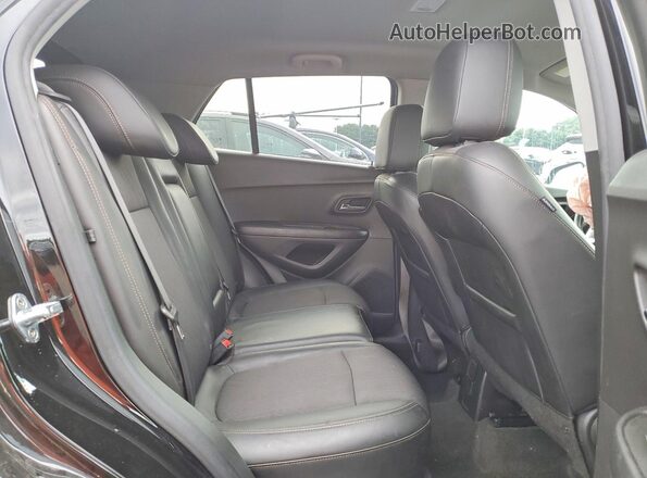 KL7CJPSM4NB565024 2022 CHEVROLET TRAX Черный Вид задней части салона