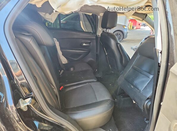 KL7CJPSM5NB564903 2022 CHEVROLET TRAX Black უკანა სალონის ხედი