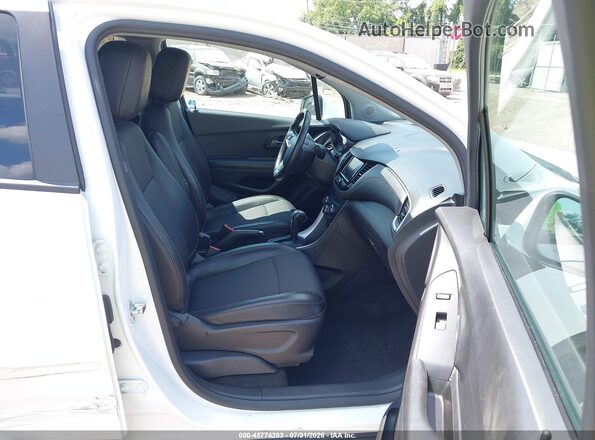 KL7CJPSM6NB551609 2022 CHEVROLET TRAX Белый Вид салона спереди
