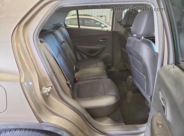 KL7CJPSM7NB556625 2022 CHEVROLET TRAX Tan უკანა სალონის ხედი