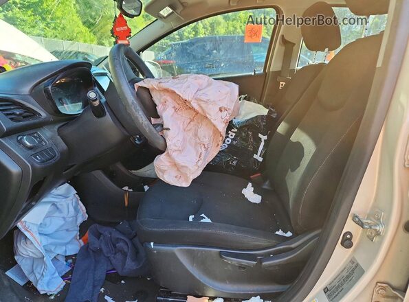KL8CB6SA2HC743844 2017 CHEVROLET SPARK Beige Widok wnętrza z przodu