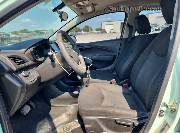 KL8CB6SA3JC480804 2018 CHEVROLET SPARK Green Вид салону спереду