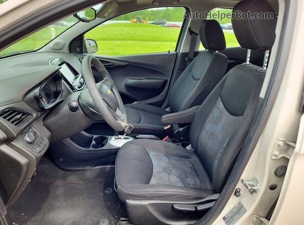 KL8CB6SA8JC426074 2018 CHEVROLET SPARK Beige Вид салону спереду