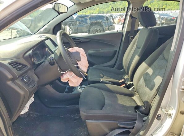 KL8CB6SAXJC431776 2018 CHEVROLET SPARK Silver Вид салону спереду