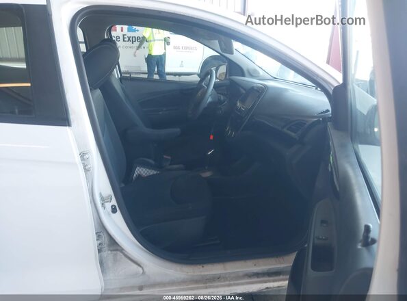 KL8CD6SA0NC030138 2022 CHEVROLET SPARK White Front interior view