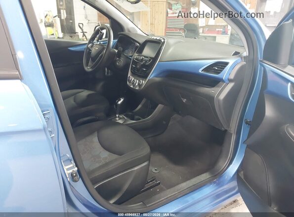 KL8CD6SA2HC795212 2017 CHEVROLET SPARK Light Blue Вид салону спереду
