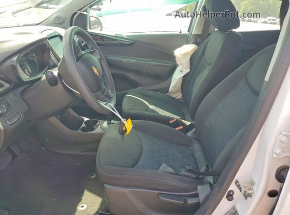 KL8CD6SA4NC011205 2022 CHEVROLET SPARK White Вид салону спереду