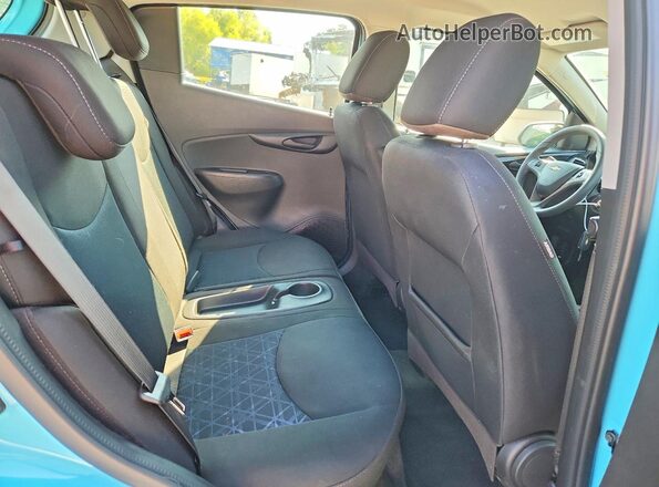 KL8CD6SA6NC033948 2022 CHEVROLET SPARK Blue Вид задньої частини салону