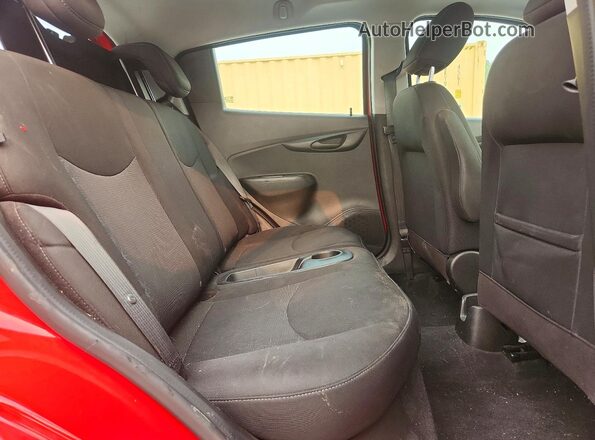 KL8CD6SAXLC413985 2020 CHEVROLET SPARK Red Widok tylnych siedzeń