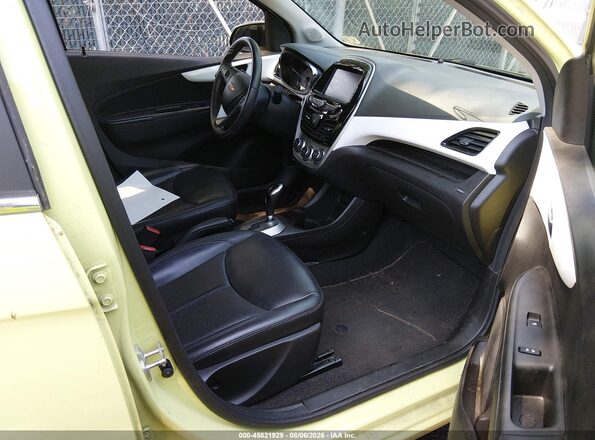 KL8CF6SA7HC766198 2017 CHEVROLET SPARK Yellow Widok wnętrza z przodu