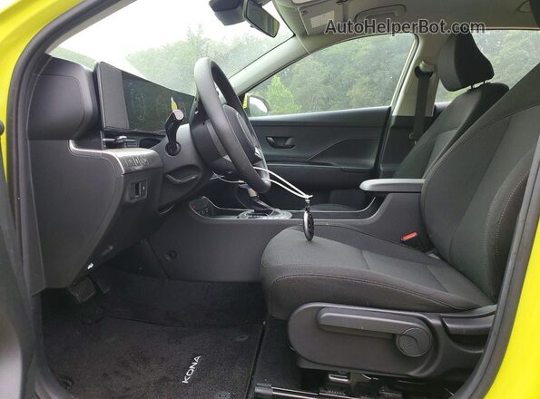 KM8HA3AB9SU207642 2025 HYUNDAI KONA Yellow Widok wnętrza z przodu