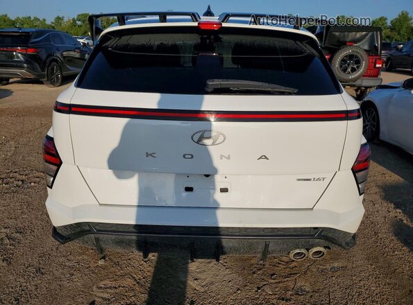 KM8HACA32RU032878 2024 HYUNDAI KONA Белый Вид сзади