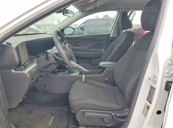 KM8HACAB7RU145166 2024 HYUNDAI KONA Белый Вид салона спереди