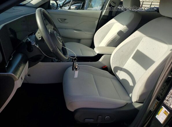 KM8HB3AB1SU336293 2025 HYUNDAI KONA Черный Вид салона спереди