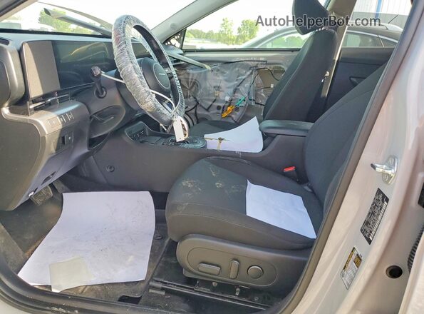 KM8HB3AB2RU041939 2024 HYUNDAI KONA Серый Вид салона спереди