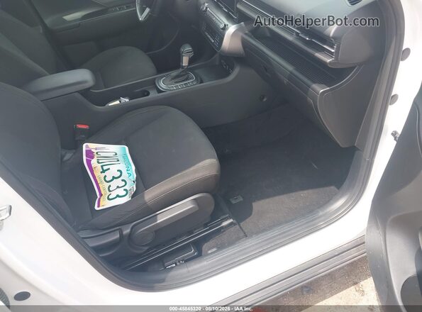 KM8HB3AB2SU207172 2025 HYUNDAI KONA White Front interior view