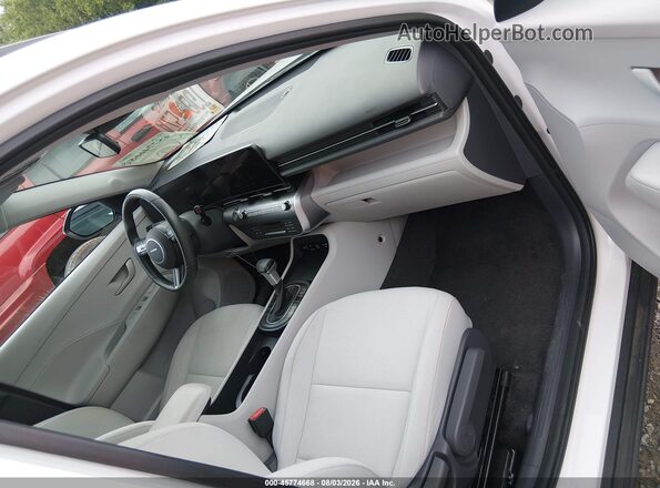 KM8HB3AB2SU334505 2025 HYUNDAI KONA White Вид салону спереду