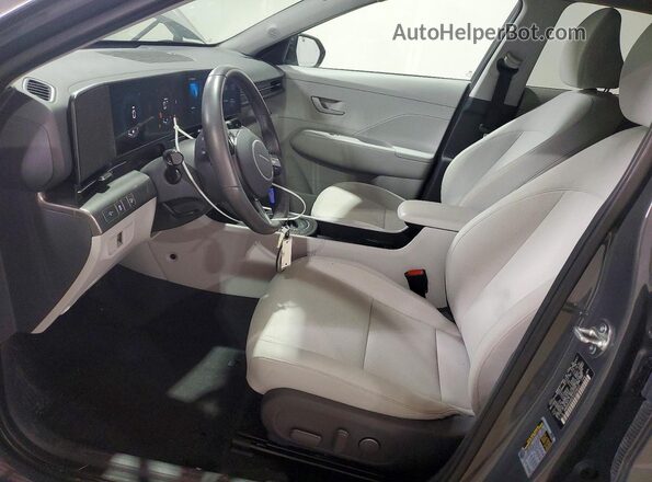 KM8HB3AB2SU339610 2025 HYUNDAI KONA Charcoal Vista interior delantera