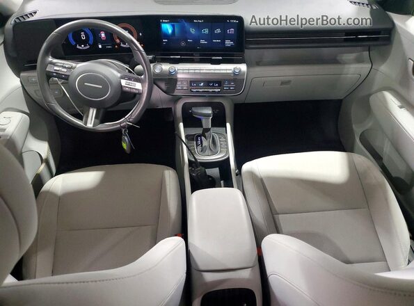 KM8HB3AB2SU339610 2025 HYUNDAI KONA Charcoal Vista del salpicadero