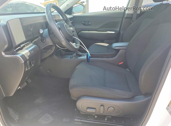 KM8HB3AB4SU211692 2025 HYUNDAI KONA White Սալոնի դիմացի տեսք