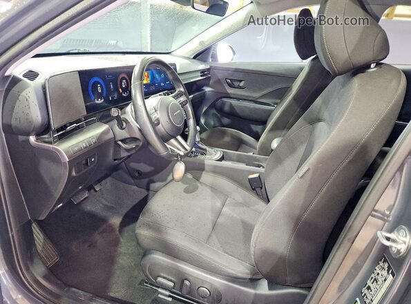 KM8HB3AB6RU146127 2024 HYUNDAI KONA Gray Widok wnętrza z przodu