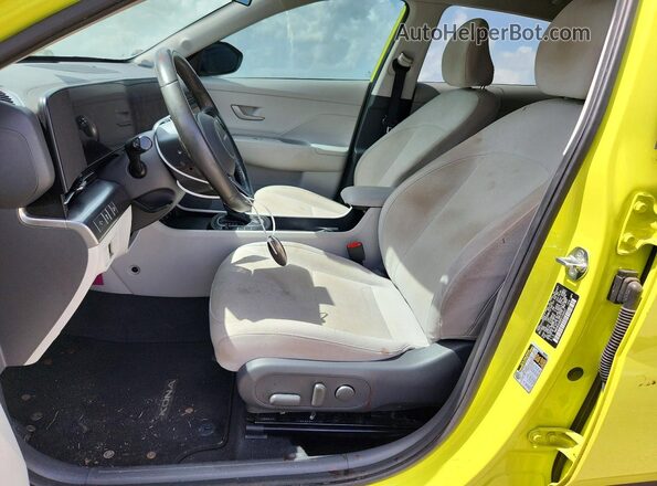 KM8HB3AB8RU106437 2024 HYUNDAI KONA Yellow Widok wnętrza z przodu