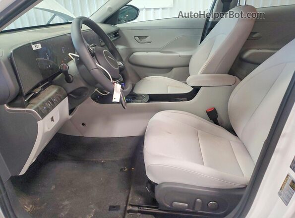 KM8HB3AB8SU288100 2025 HYUNDAI KONA White Front interior view