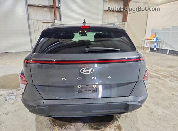 KM8HB3AB8SU321063 2025 HYUNDAI KONA Gray Widok z tyłu