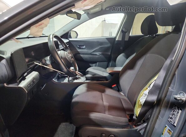 KM8HB3AB8SU321063 2025 HYUNDAI KONA Gray Widok wnętrza z przodu