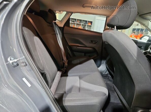 KM8HB3AB8SU321063 2025 HYUNDAI KONA Gray Widok tylnych siedzeń