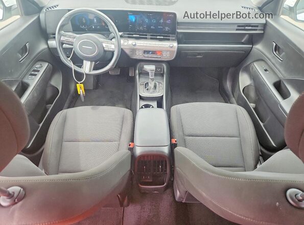 KM8HB3AB9SU213924 2025 HYUNDAI KONA White წინა პანელის ხედი