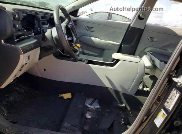KM8HB3ABXRU114295 2024 HYUNDAI KONA Black Вид салону спереду