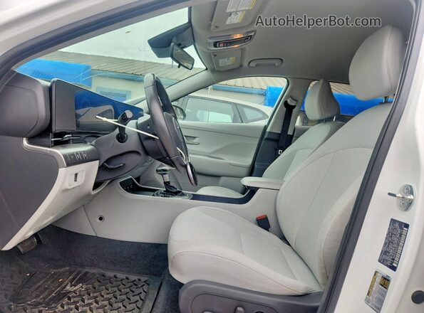 KM8HB3ABXSU199239 2025 HYUNDAI KONA White Вид салону спереду